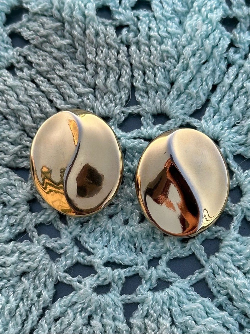 Vintage Givenchy Paris New York Stamped 1980’s Gold swirl/wave clip-on earrings